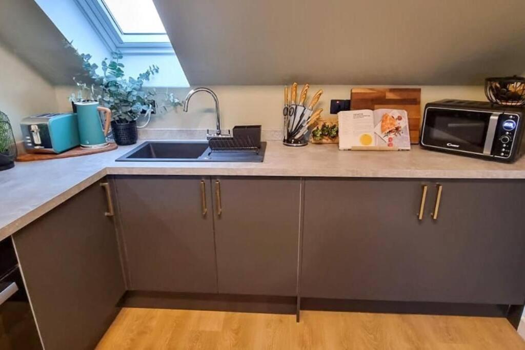 Super Stylish Apartment In Urmston Flat 3 외부 사진